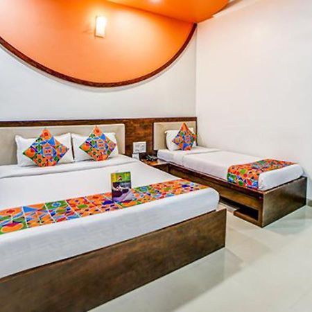 Hotel Adore Palace Мумбаи Экстерьер фото