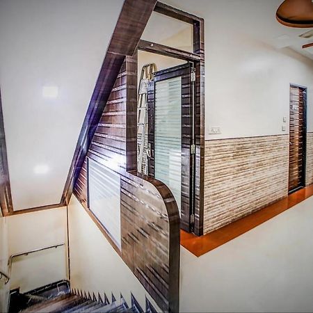 Hotel Adore Palace Мумбаи Экстерьер фото
