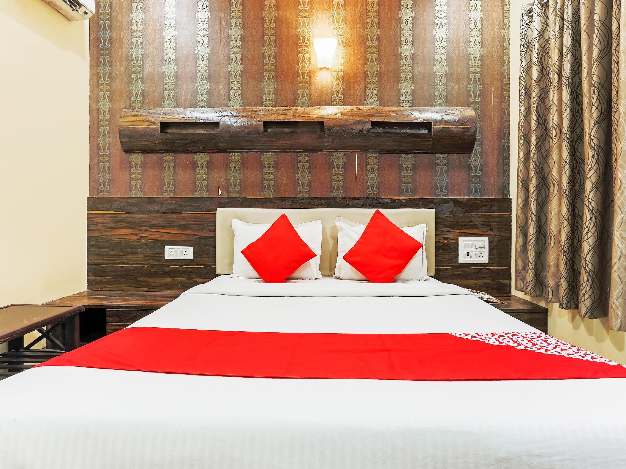 Hotel Adore Palace Мумбаи Экстерьер фото