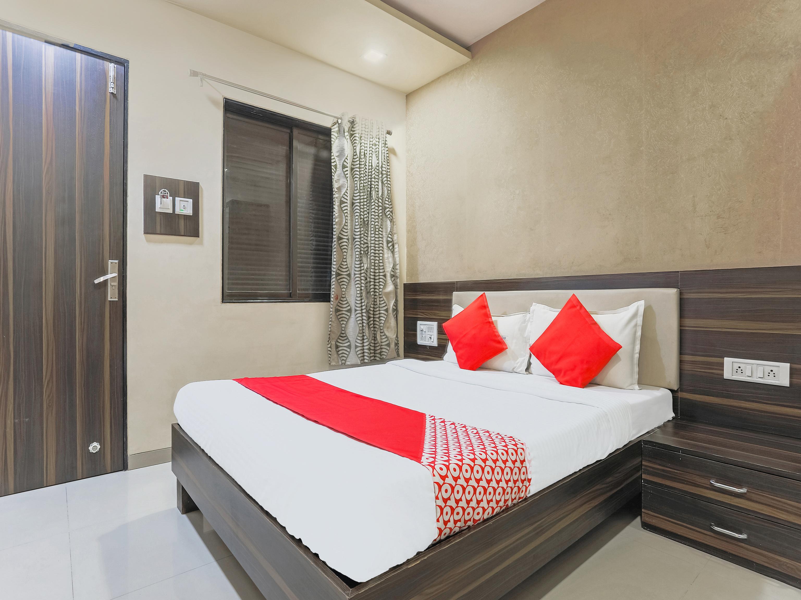 Hotel Adore Palace Мумбаи Экстерьер фото