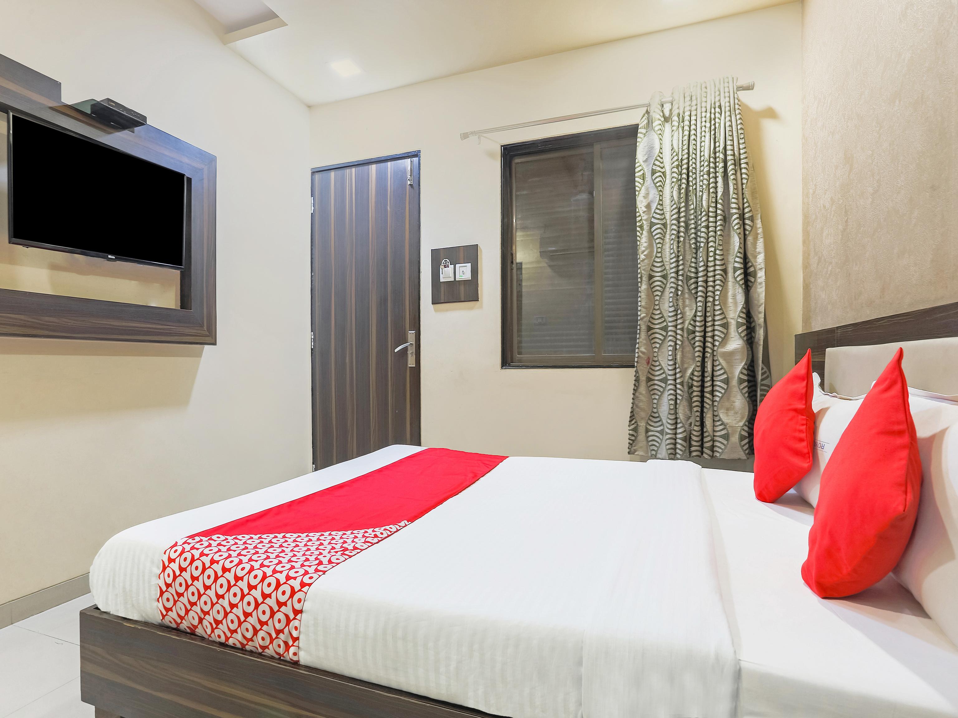 Hotel Adore Palace Мумбаи Экстерьер фото