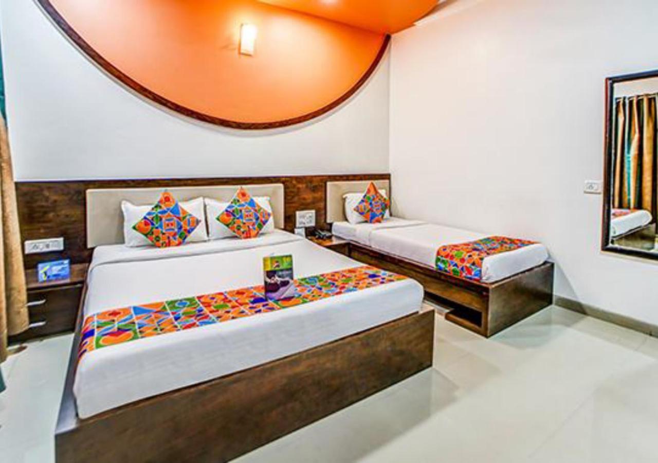 Hotel Adore Palace Мумбаи Экстерьер фото