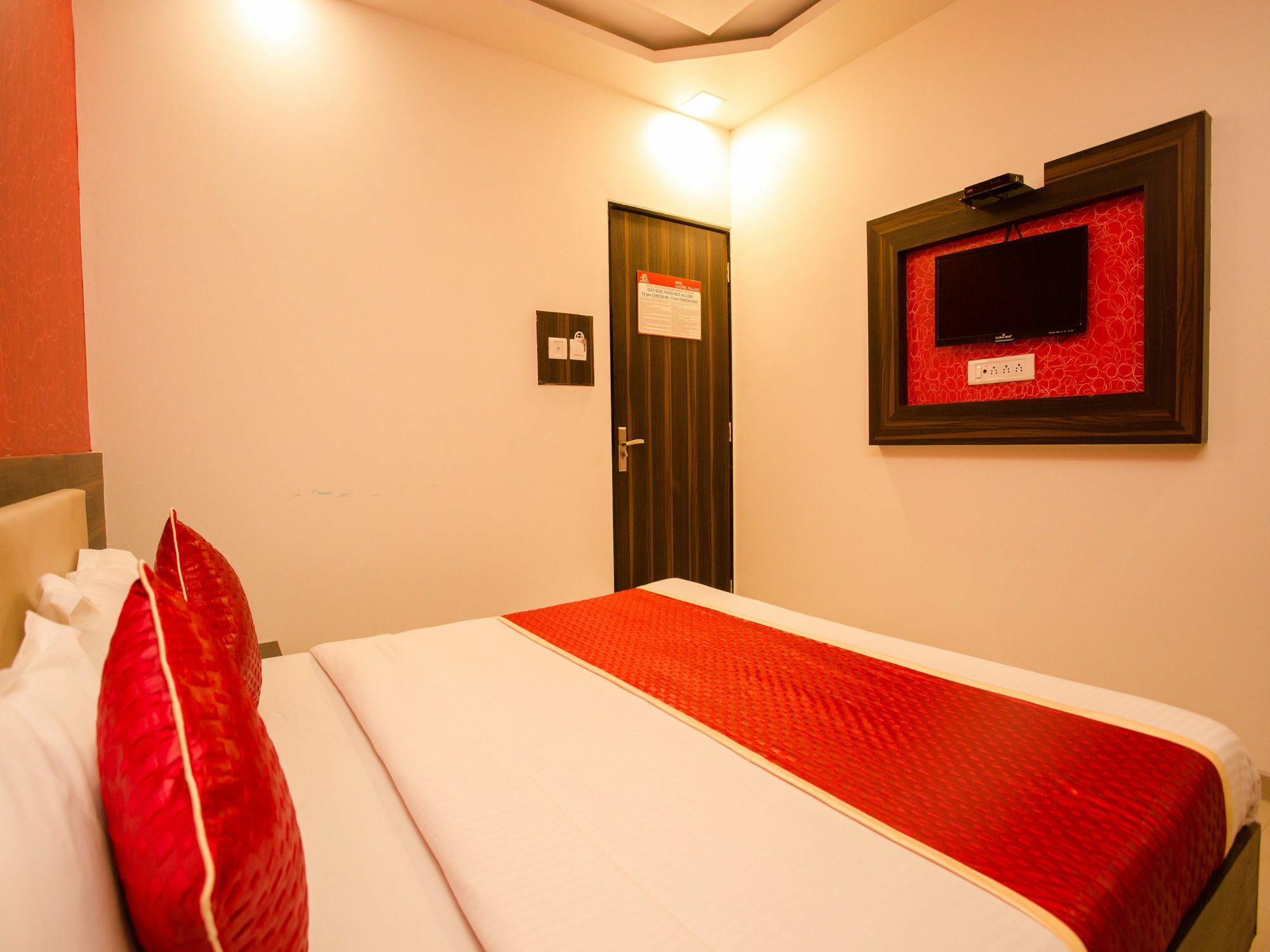 Hotel Adore Palace Мумбаи Экстерьер фото